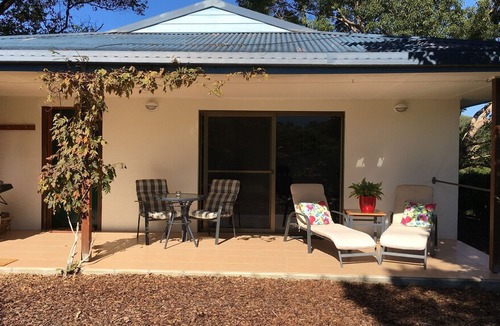 Upper Crystal Creek Cottage | Hillcrest Mountain View Retreat