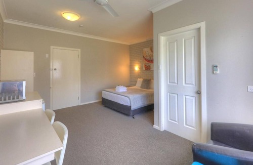 Waterview Heights Hotel | Hilldrop Motor Inn
