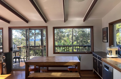 Whoota House | Hillside acreage, waterviews, 10min from beach - Perfect big groups/families!