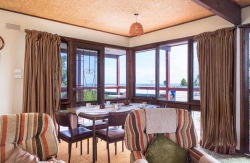 Dromana House | Hillside Haven by the Sea