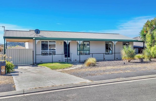 Hayborough House | Hillside Hideaway Family Home Near Victor Harbor