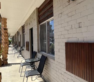 Hillston Hotel | Hillston Motel