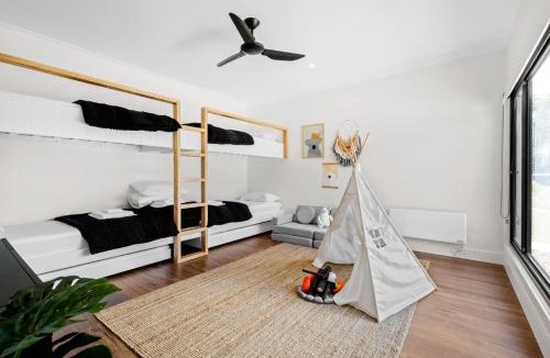 Bright House | Hilltop at Bright