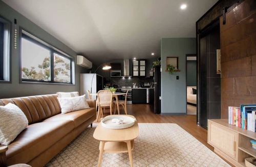 West Launceston House | Hilltop Hideaway - Walk to Cataract Gorge