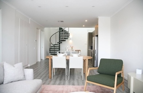 Mile End South Apartment | Hilton Executive Apartment