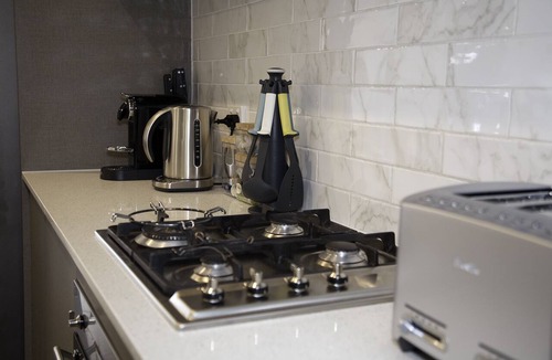 Mile End South Apartment | Hilton Executive Apartment