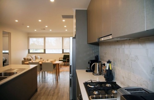 Mile End South Apartment | Hilton Executive Apartment