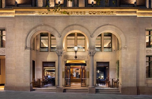 Melbourne Central Business District Hotel | Hilton Melbourne Little Queen Street