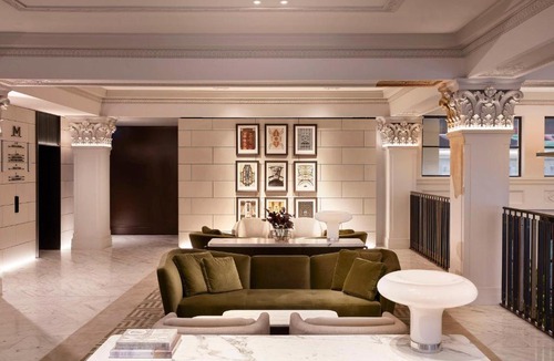 Melbourne Central Business District Hotel | Hilton Melbourne Little Queen Street