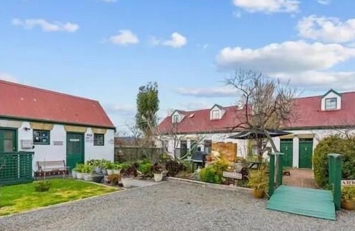 Sorell Hostel | Historical Experience Two Bedroom Spa Unit