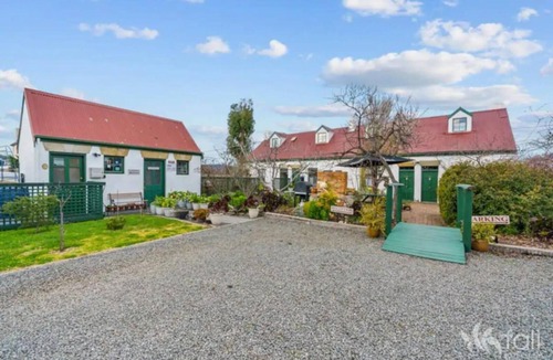 Sorell Hostel | Historical Loft Queen Bed Own Entrance & Bathroom