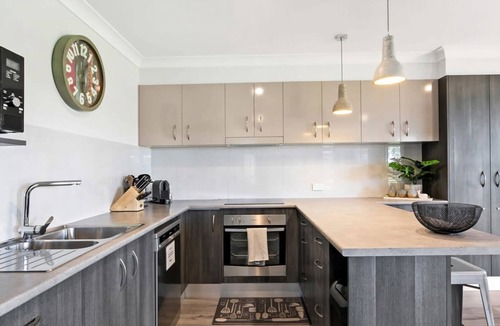 Salamander Bay House | Hitters Paradise Stay Play