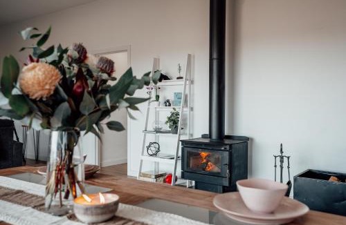 Sorell House | Hobart Luxury Group Retreat with Spa & Fire Pit, Sleeps 12