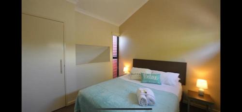 Preston Beach House | Holiday Home in Footprints