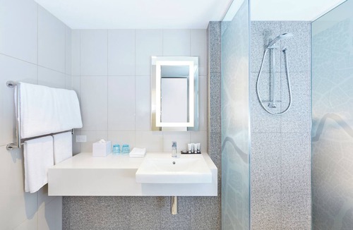 Spring Hill Hotel | Holiday Inn Express Brisbane Central by IHG