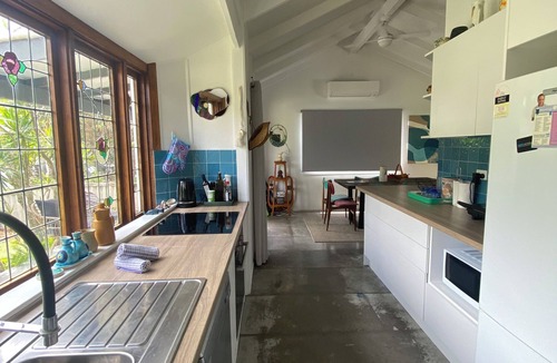 Suffolk Park House | Home 100 steps from the beach through the reserve, Suffolk Park. Pet friendly!