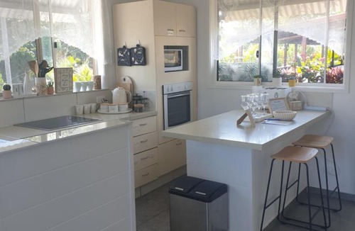 Caloundra House | Homestay for Backpackers ONLY 21-36 yrs