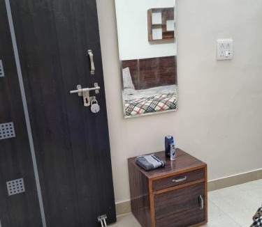 Bullawala Apartment | HOmTEL-2BHK Independent Flat by Pushpanjali QLH