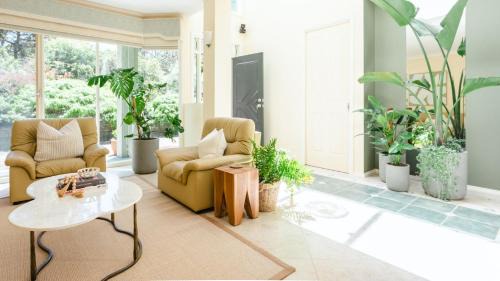 Shoreham House | Honeysuckle Rose Retreat