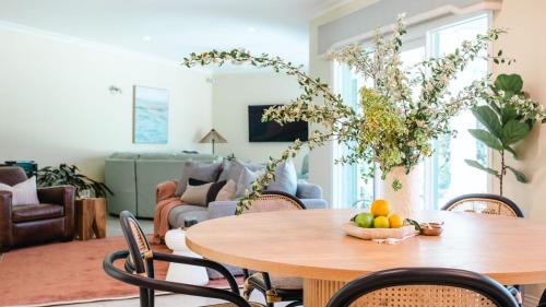 Shoreham House | Honeysuckle Rose Retreat