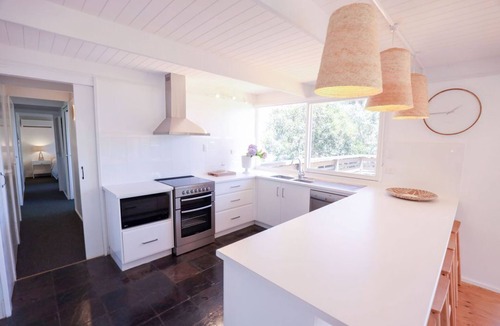 Waterhouse House | 'Honeyton' - devine property located in the sought-after Hoopers Beach area.