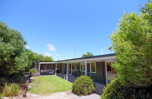 Waterhouse House | 'Honeyton' - devine property located in the sought-after Hoopers Beach area.