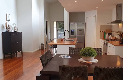 Lake Tyers Beach House | HOOKED ON SAND - 🎣 Fish 🌊 Swim 🏄🏻‍♀️ Surf 🏝 Relax