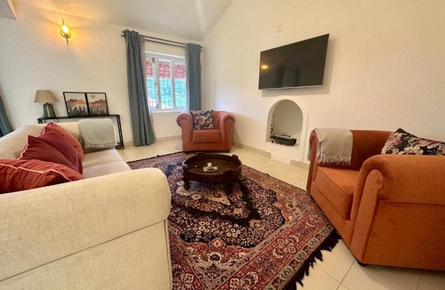 Thalayathimund Villa | Hoopoe House, Ooty
