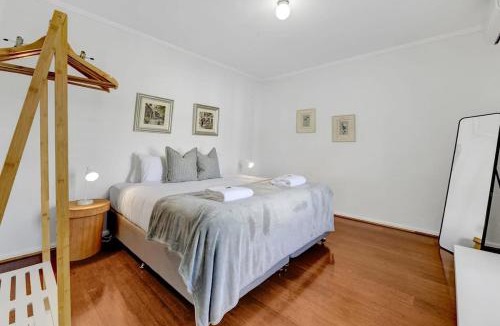 Bathurst Apartment | Hope St Cottage - Elegant & Cosy, Sleeps 6