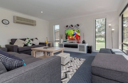 Salamander Bay Villa | Horizons Golf Club, Villa 124 - Stay right on the golf course!