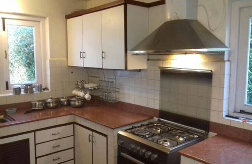 Coonoor Apartment | Hospitality Expert Royston: BBQ, Bonfire & Chef