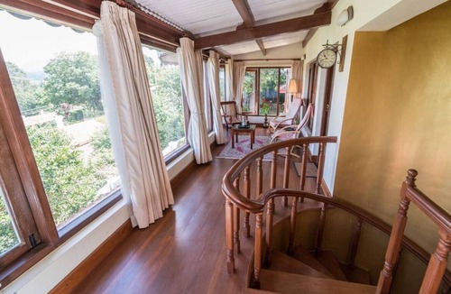 Coonoor Apartment | Hospitality Expert Royston: BBQ, Bonfire & Chef