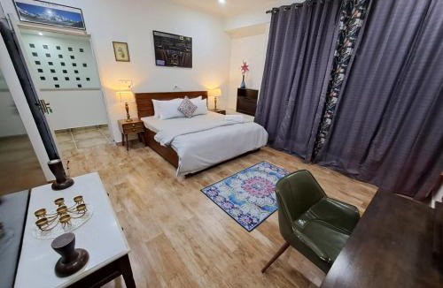 Faridabad House | Hostie Jacranda-3BHK Farm House 40Mins from Gurgaon-Delhi