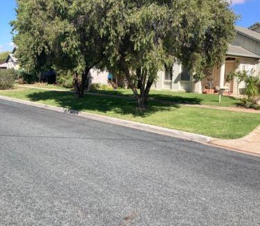Swan Hill House | Hosts offer Single Bed accommodation to Suit Single Travellers