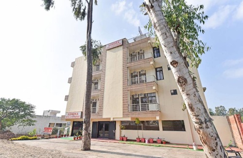 Faridabad Hotel | Hotel ∙ 3 guests
