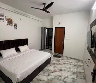 Indore Hotel | Hotel Aashray Inn
