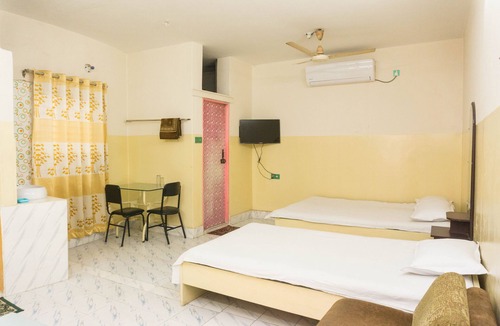 Dhaka Hotel | Hotel Al Sarwar - Deluxe Triple Room
