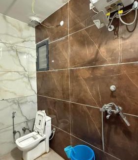 Kharar Hotel | Hotel Amrindra