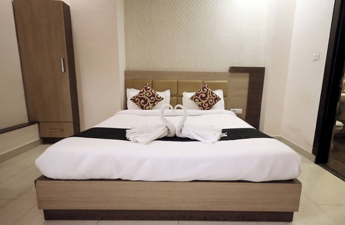 Kalyanpur Hotel | Hotel Bhagyaraj Palace Keshavpuram