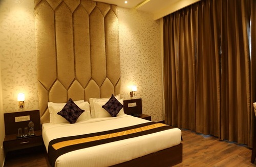 Dera Bassi Hotel | Hotel Blue Sapphire
