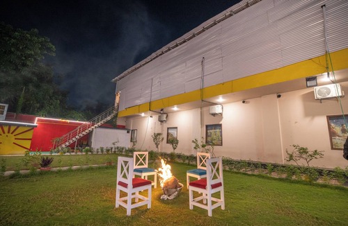 Varanasi Villa | Hotel Chotiwala – 10 Mins from Kashi Vishwanath Temple