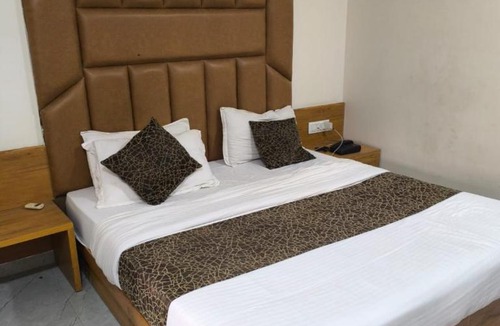 Gandhinagar Hotel | Hotel Crystal