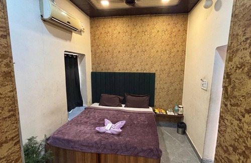 Haridwar Hotel | hotel dubey heritage best budget friendly delux hotel at haridwar
