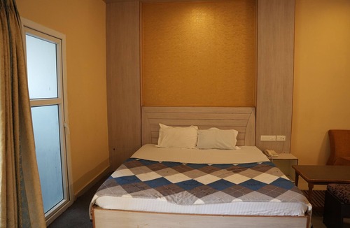 Yercaud Hotel | HOTEL GALA ESTANCIA
