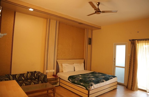 Yercaud Hotel | HOTEL GALA ESTANCIA