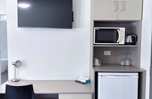 Parkes Hotel | Hotel Gracelands
