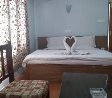 Srinagar Hotel | Hotel imroz