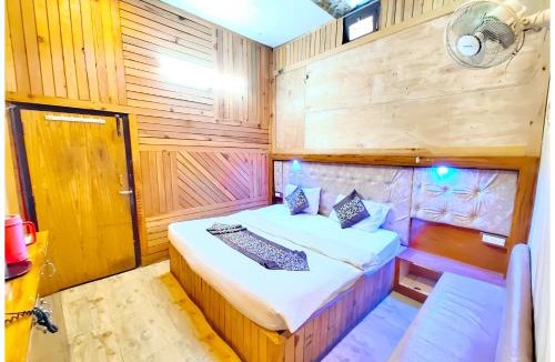 Mallital Hotel | Hotel Lake Naini View - Restaurant &Free Wifi Available - Luxury Collection of Hotels with Spacious Room - Best Lake View Hotel In Nainital