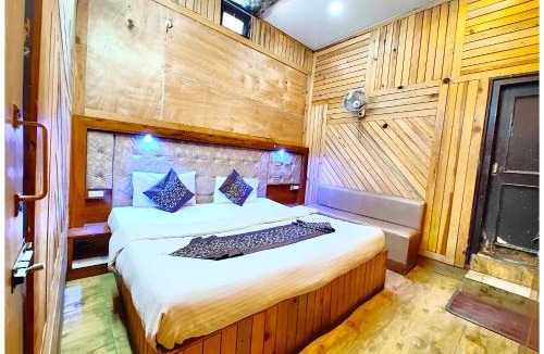 Mallital Hotel | Hotel Lake Naini View - Restaurant &Free Wifi Available - Luxury Collection of Hotels with Spacious Room - Best Lake View Hotel In Nainital