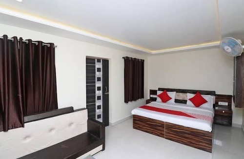 Mathura Hotel | Hotel LR Regency